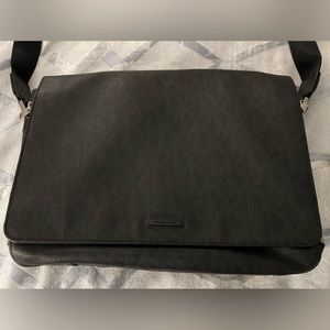 Michael Kors Messenger Bag